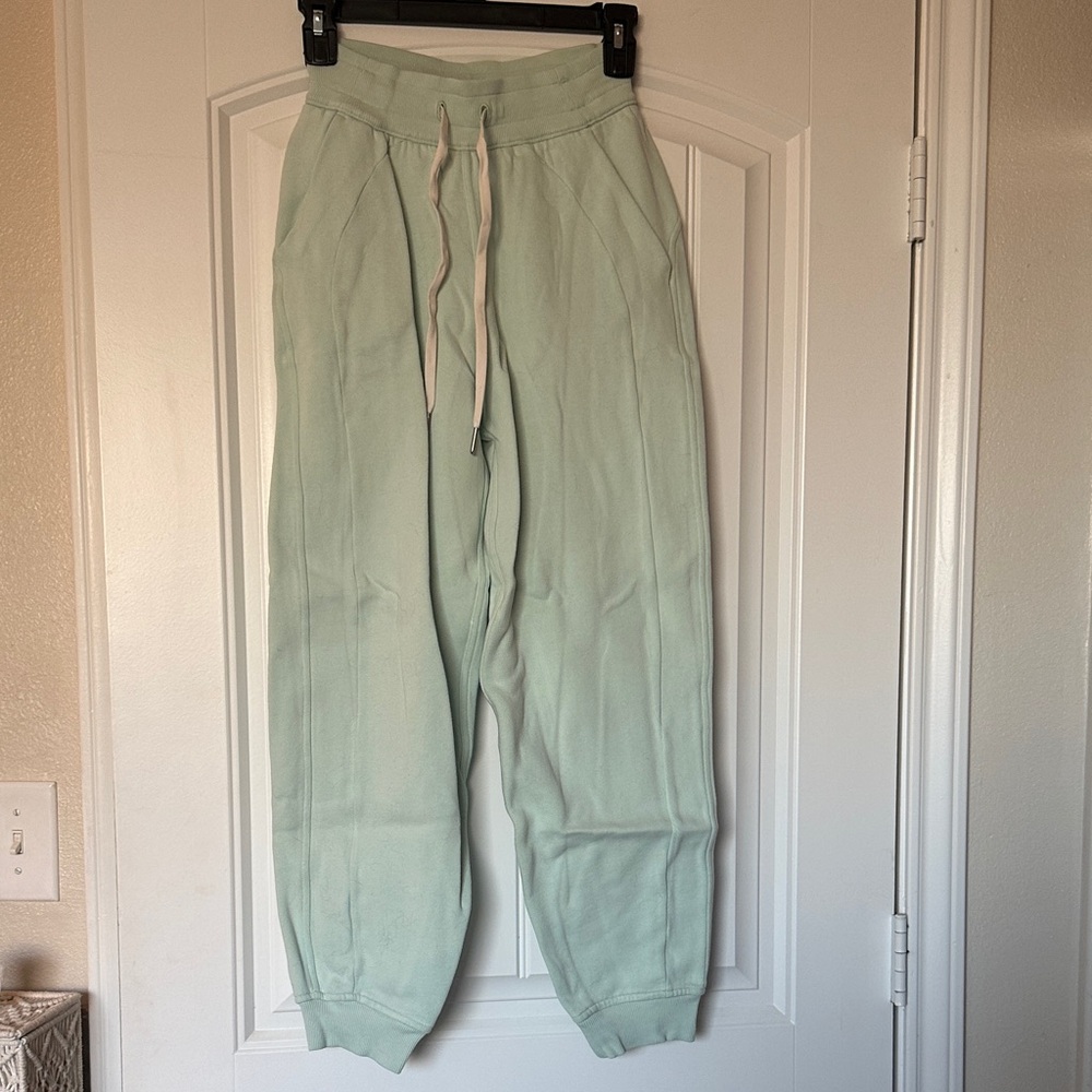 Lululemon Mint Green Sweatpants. Size 0